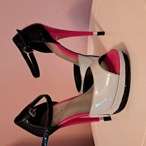 Shoedazzle stiletto heal, pink, black and white color block.  Size W 7.5
